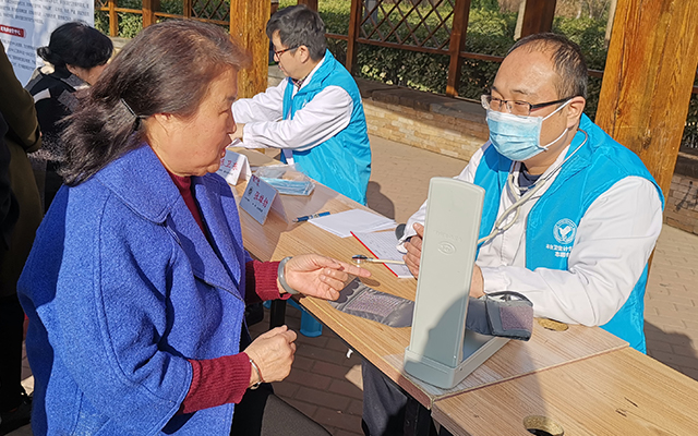 【学雷锋日】乐投手机版app,乐投（中国）举办“爱满京城，牵手智慧家医”志愿服务活动(图5)